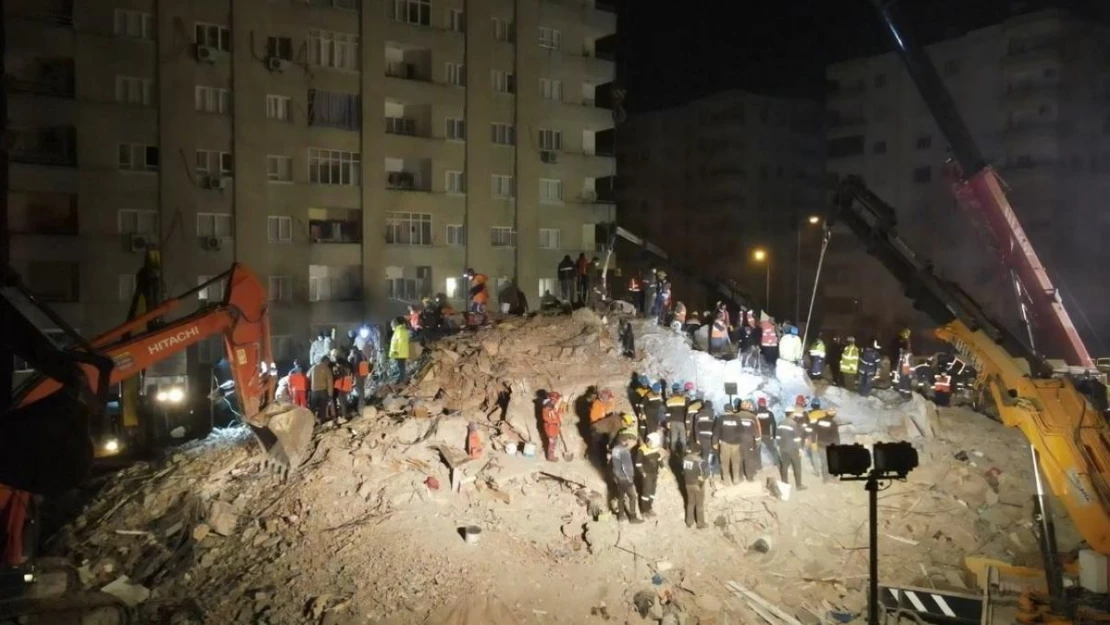 Osmaniye'de 132 kişiye mezar olan sitenin betonu standart dışı çıktı