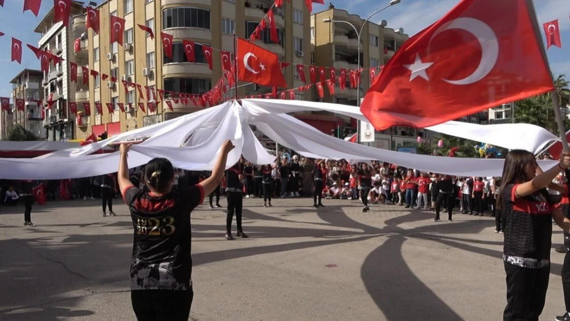 Osmaniye'de Cumhuriyet'in 100. yılı coşkuyla kutlandı