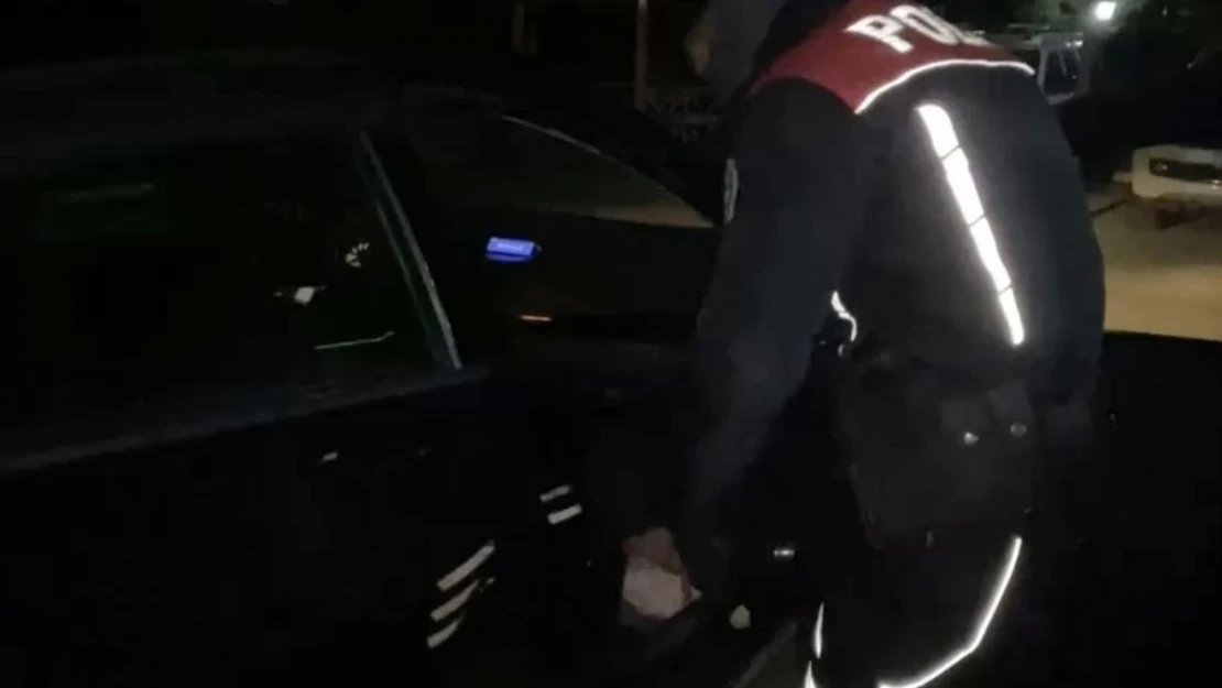 Osmaniye'de polisin durdurduğu otomobilden uyuşturucu madde çıktı