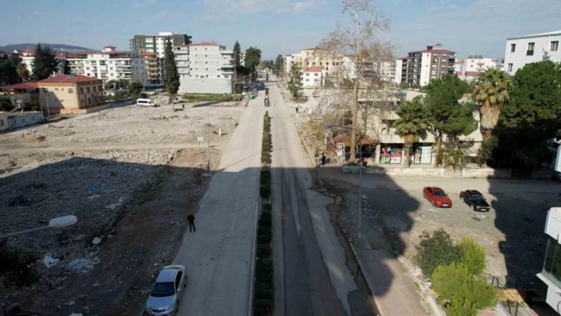 Osmaniye'nin kalbi olan İstasyon Caddesi eski günlerini arıyor