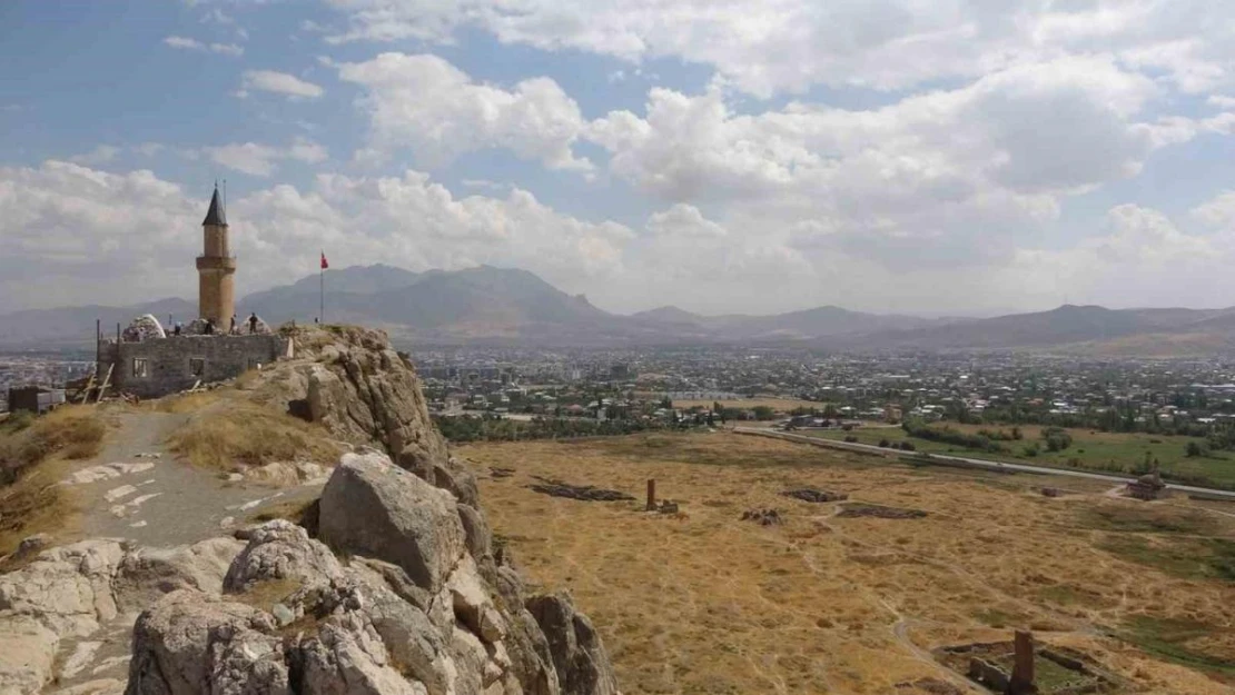 Osmanlı'nın Van'daki sembolü yeniden ibadete açılıyor