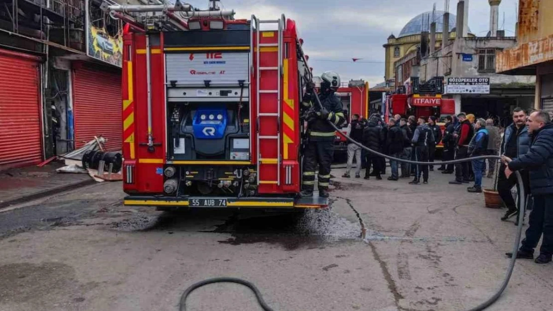 Oto yedek parça dükkanında yangın