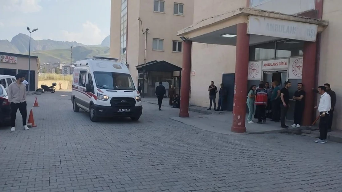 Otomobil Zap Suyu'na uçtu: Polis ve eşi yaralı kurtarıldı