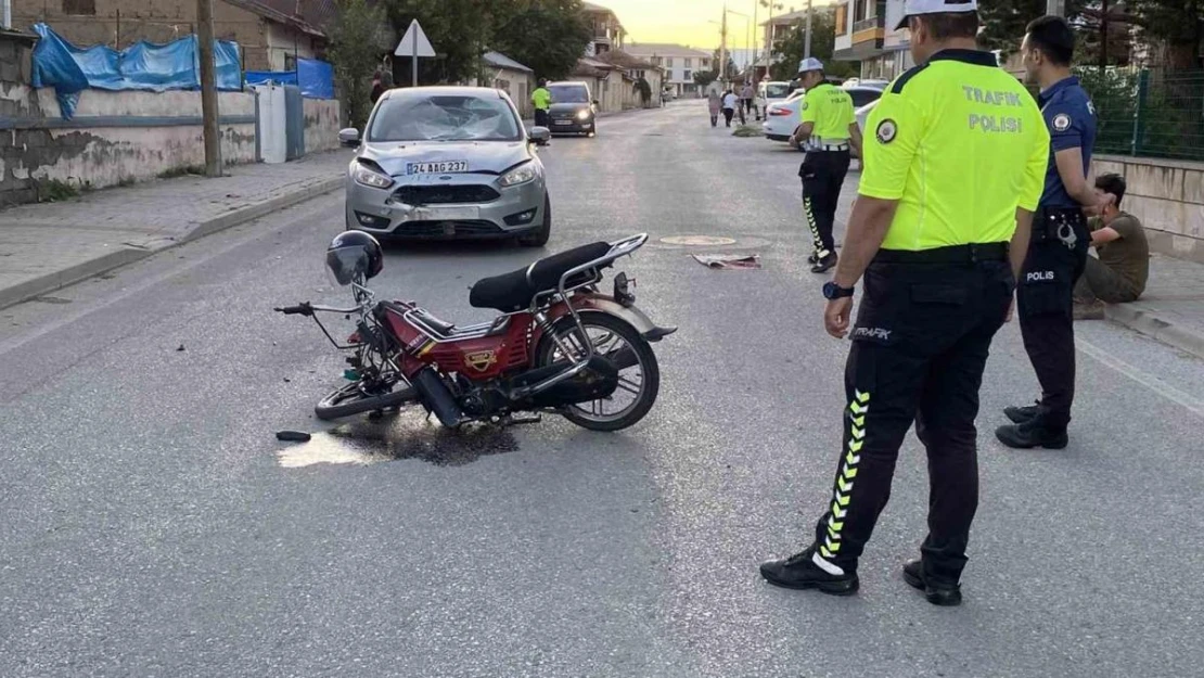 Otomobille çarpışan motosiklet sürücüsü ağır yaralandı