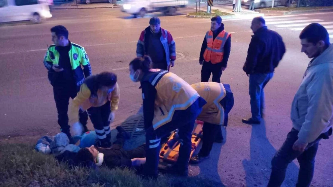 Otomobille çarpışan motosikletli yaralandı