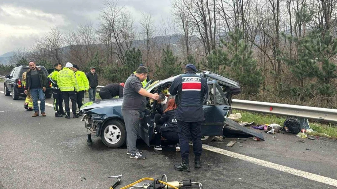 Otoyolda feci kaza: 1 ölü, 2'si ağır 5 yaralı