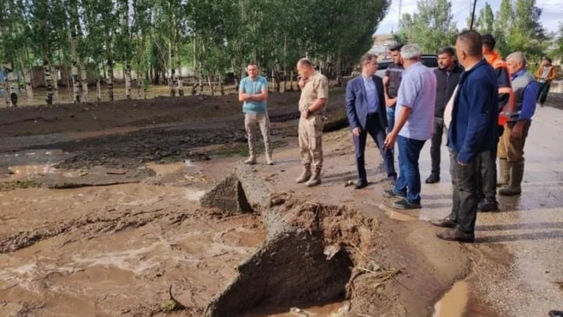 Özalp'ta dolu ve sel hasara neden oldu