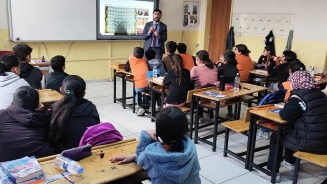 Özalp'te öğrencilere 'Ariflerin Satrancı' oyununu tanıtıldı