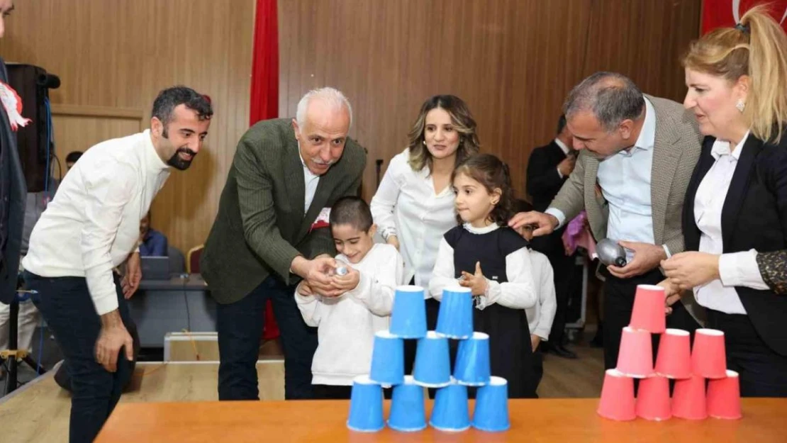 Özel gereksinimli çocukların gösterisi büyük beğeni topladı