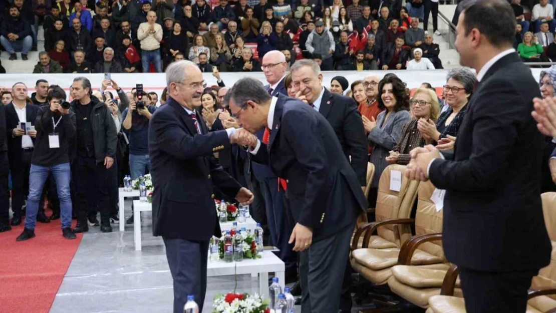 Özgür Özel'den 86 yaşındaki Yılmaz Büyükerşen'e yeni görev