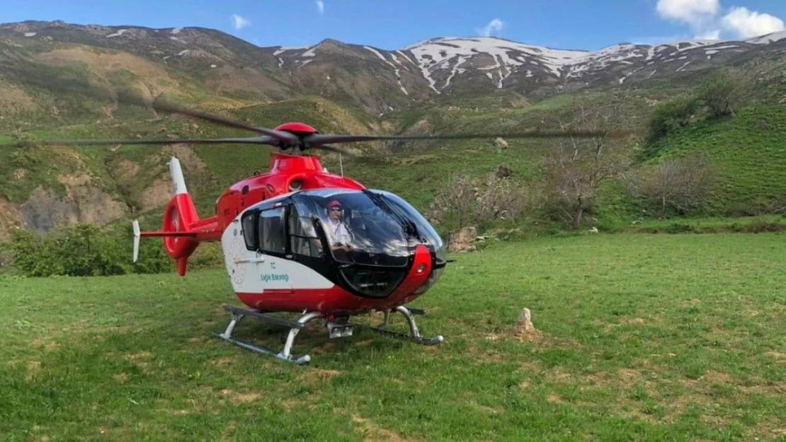 Pancar toplarken ayağı kırılan vatandaş için ambulans helikopter havalandı