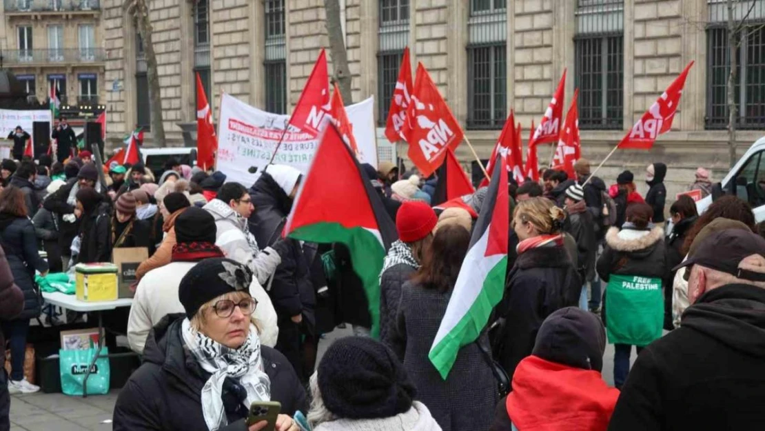 Paris'te 21 kişilik Filistinli grup Belçika'daki Avrupa Konseyi'ne yürüyüş başlattı