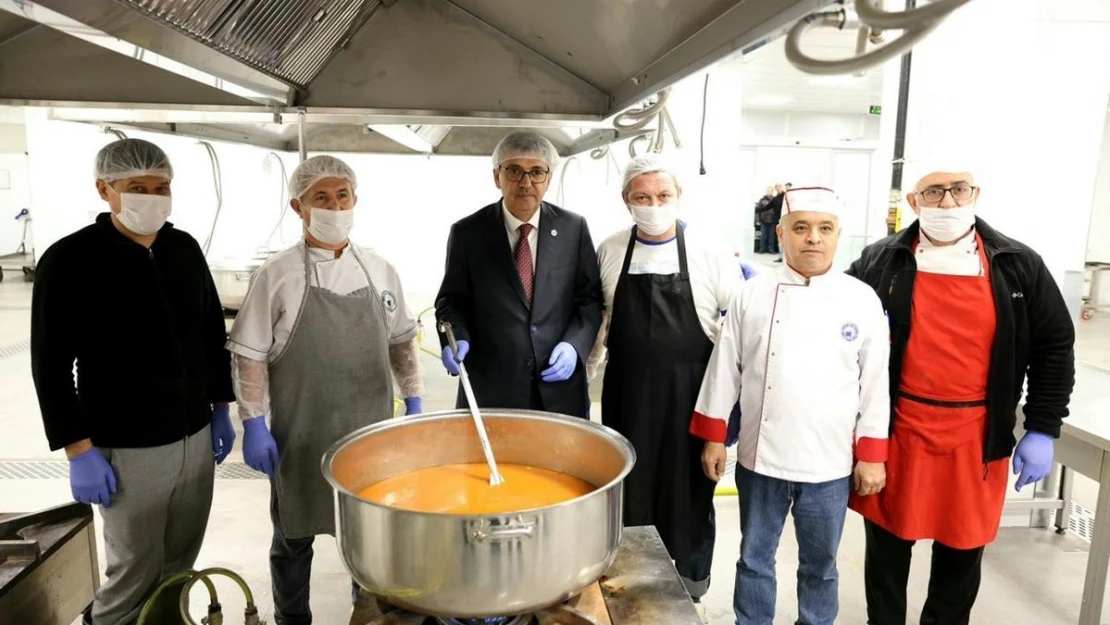 PAÜ kendi yemeğini pişirmeye başladı