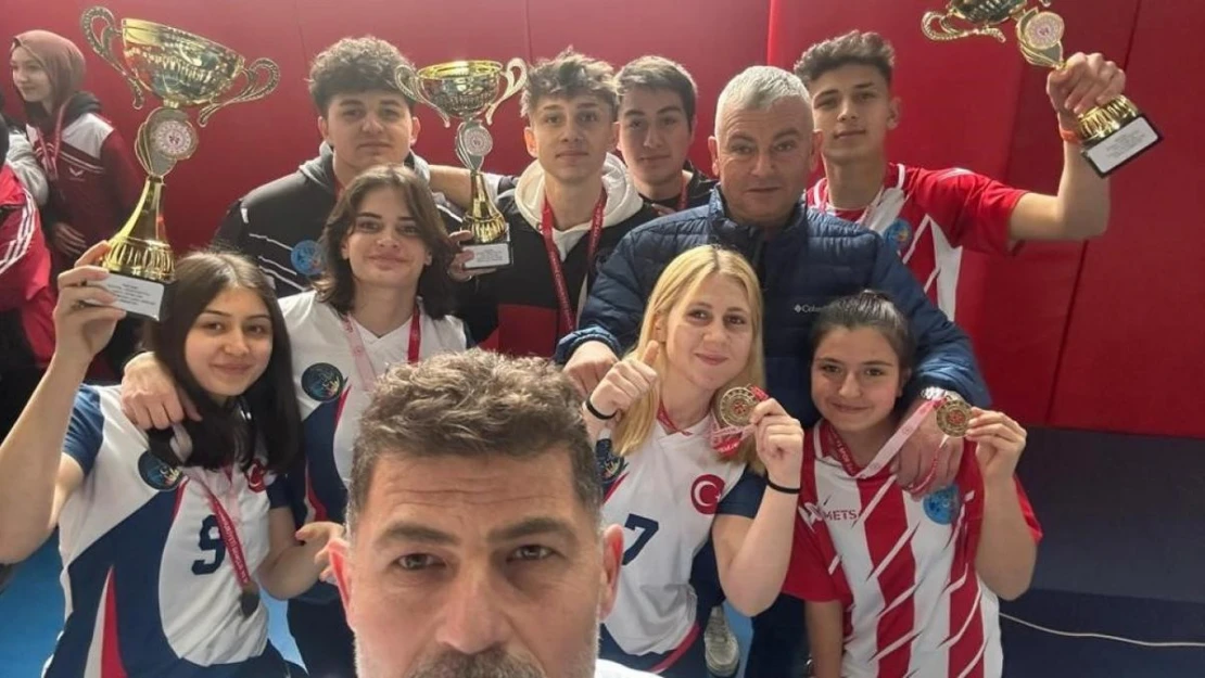 Pazarlar Spor Lisesinin Floor Curling il finallerinde büyük başarısı