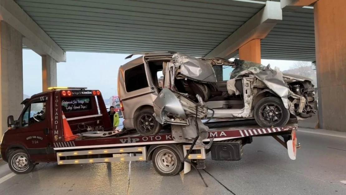 Pendik'te feci kazadan sürücü burnu bile kanamadan kurtuldu