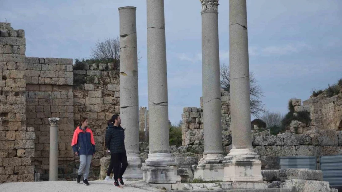 Perge Antik Kenti'nin ziyaretçi sayısı 2023 yılında yüzde 15 arttı