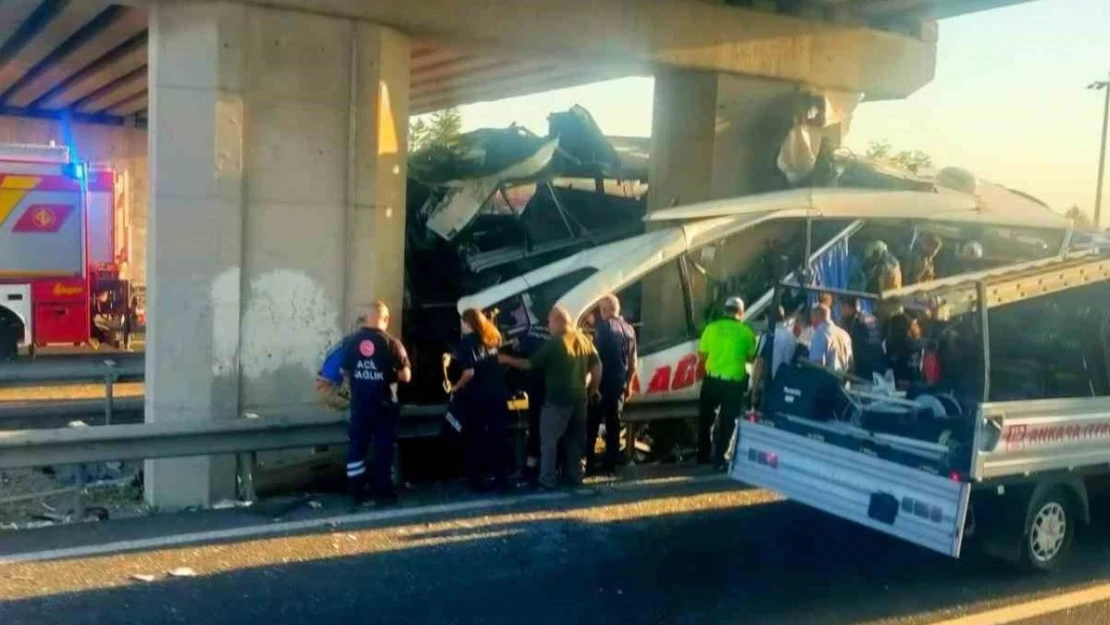 Polatlı'da otobüs köprüye saplandı: Çok sayıda ölü ve yaralı var