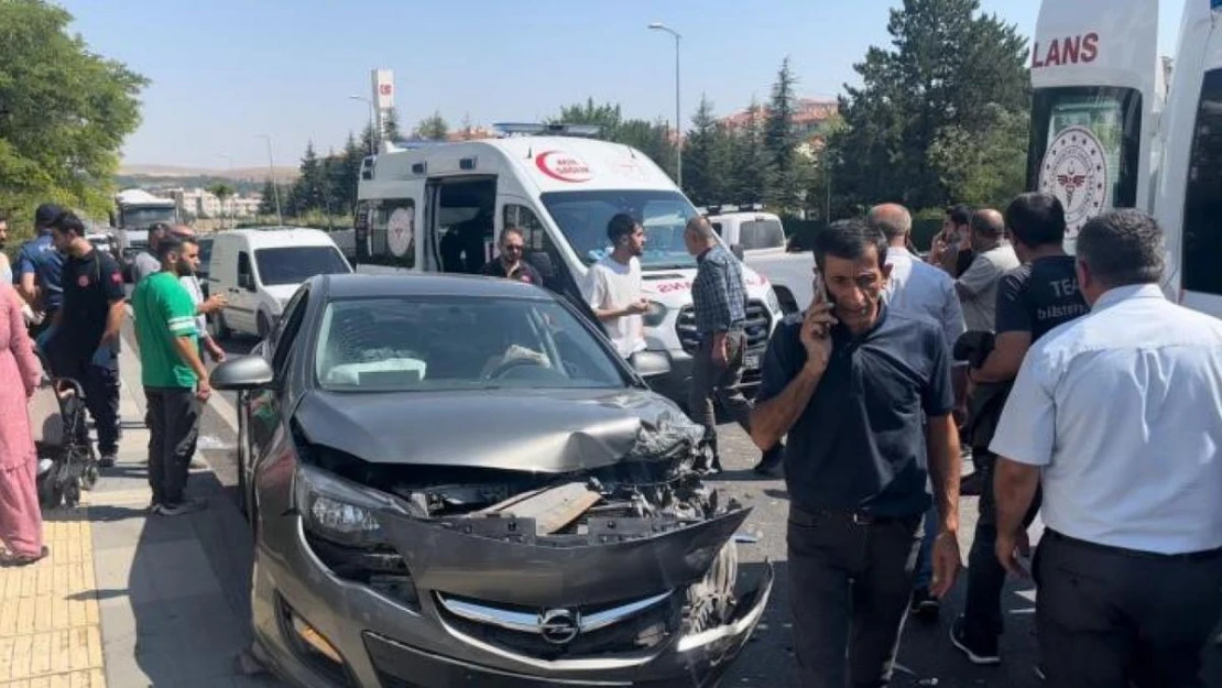 Polatlı'da yakınının cenazesine giden otomobille hafif ticari araç çarpıştı: 5 yaralı