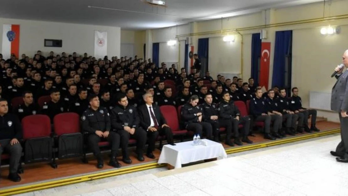 Polis adaylarına konferans verildi