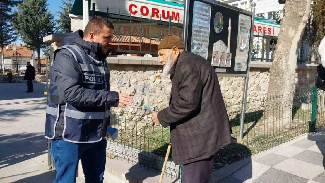 Polis ekipleri dolandırıcılara karşı vatandaşları bilgilendirdi