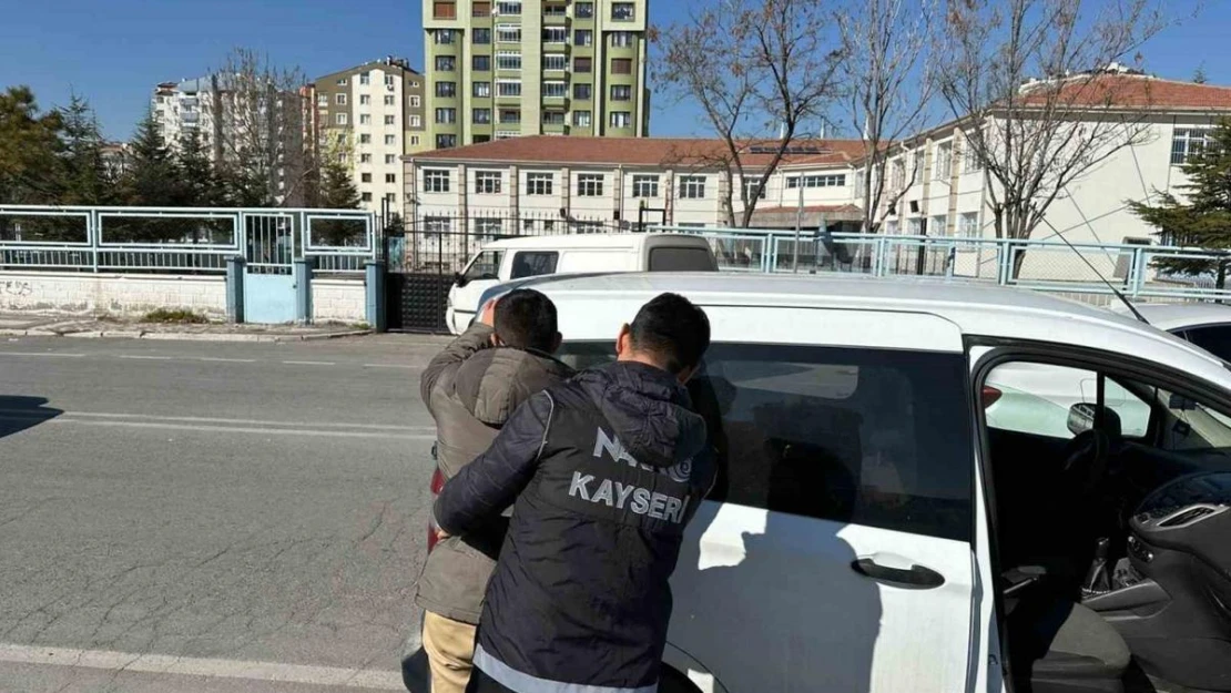 Polis ekiplerinden okul çevresinde 'uyuşturucu' denetimi