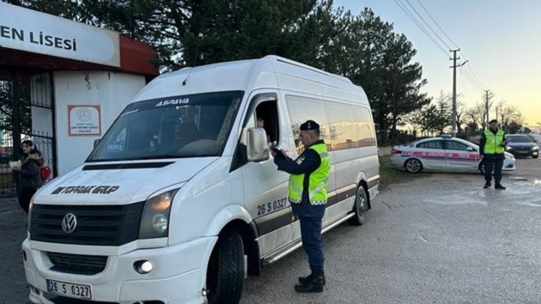 Polis ve jandarma ekiplerinden okul servislerine denetim