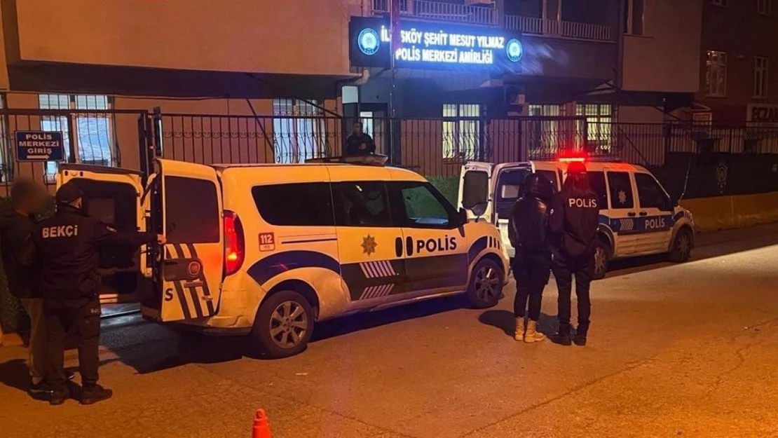 Polise direnen kadının üzerinden tabanca çıktı