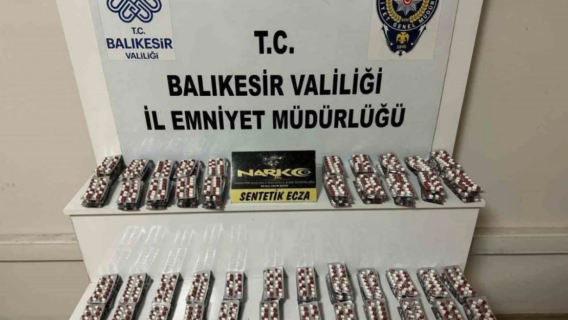 Polisin durdurduğu araç uyuşturucu deposu çıktı