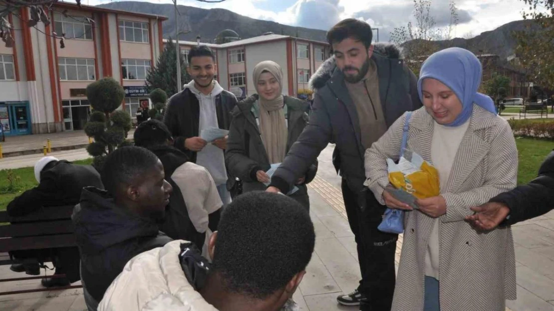 Prof. Dr. Sönmez, 'Gazze'deki birçok çocuk yaşama hakkına dahi kavuşamıyor' dedi.