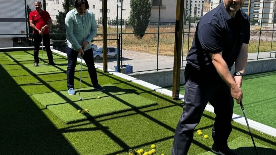 Pursaklar Belediye Başkanı Çetin spor tesislerini gezdi