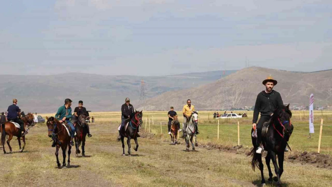 Rahvan At Yarışı final koşuları, sağanak ve dolu sebebiyle ertelendi