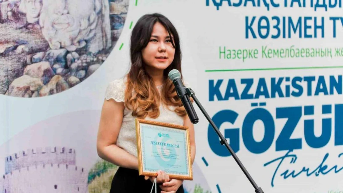 Ressam Kemelbayev, Yunus Emre Enstitüsü'nün Kazakistan'daki 'Türkiye Türkçesi' kurslarına katılıyor