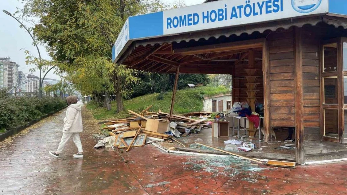 Rize'de otizmli öğrencilerin eğitim gördüğü ahşap hobi atölyesine çarpan araç hasara neden oldu