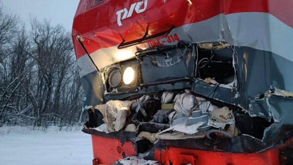 Rusya'da iki tren çarpıştı: 25 yaralı