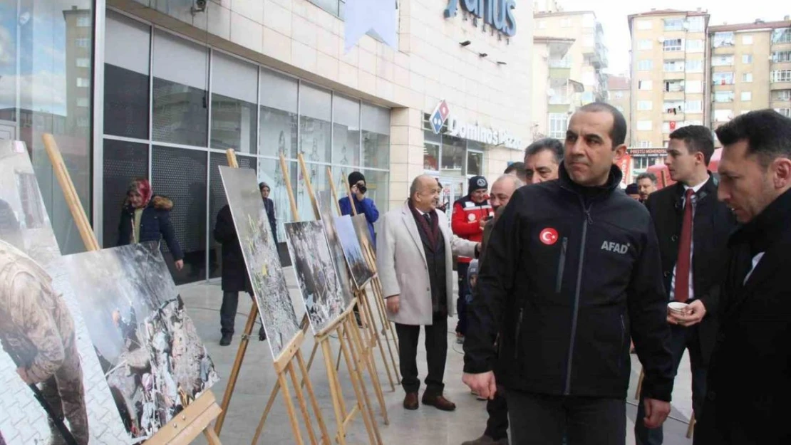 Saatler 13.24'ü gösterdi depremin 1. yıl dönümü fotoğraf sergisiyle anıldı