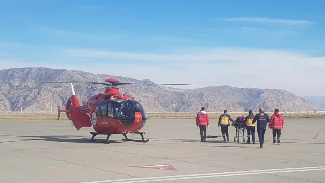 Safra kesesi rahatsızlığı olan kadın ambulans helikopterle Van'a sevk edildi