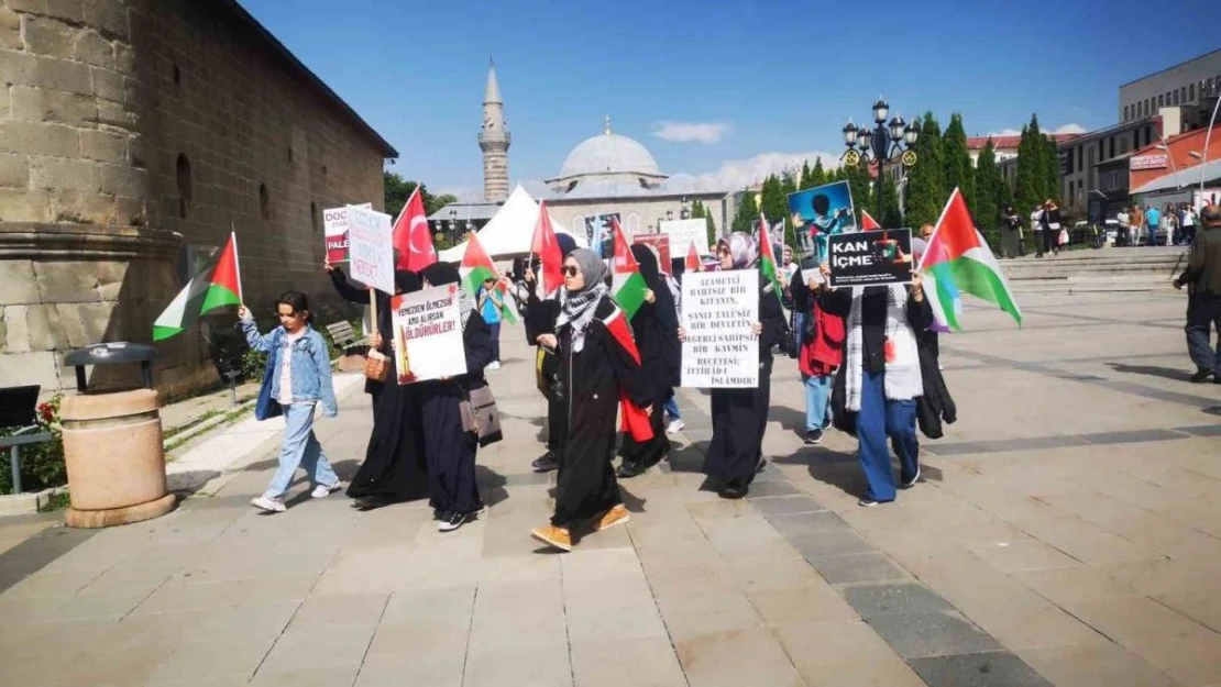 Sağlıkçıların İsrail'in Gazze'ye saldırılarını protesto yürüyüşleri devam ediyor