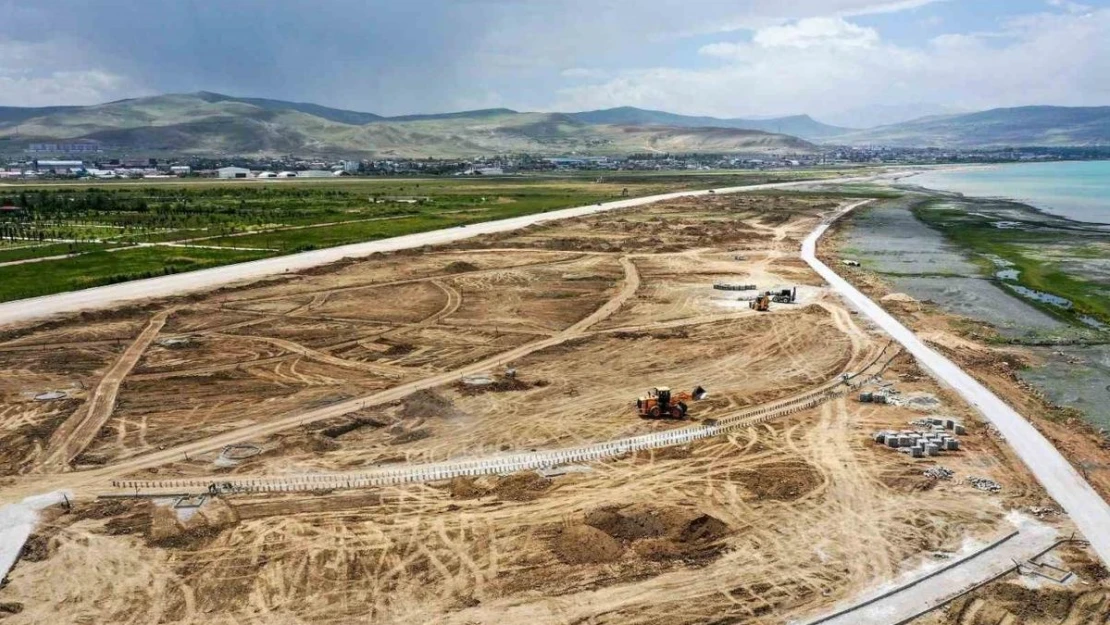 Sahil yolunda hummalı çalışma devam ediyor