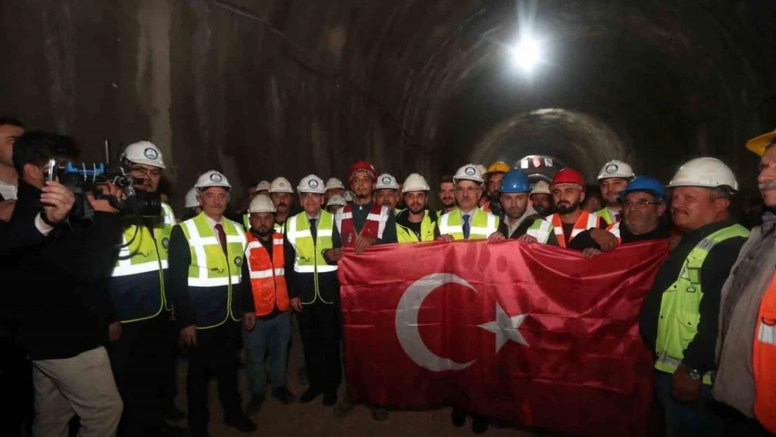 Şahinbey'de 100. Yıl Tünellerinde ilk ışık bakanlarla birlikte görüldü