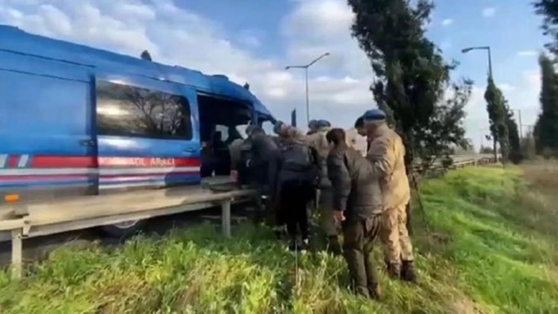 Sakarya'da 16 kaçak göçmen ile 3 organizatör yakalandı