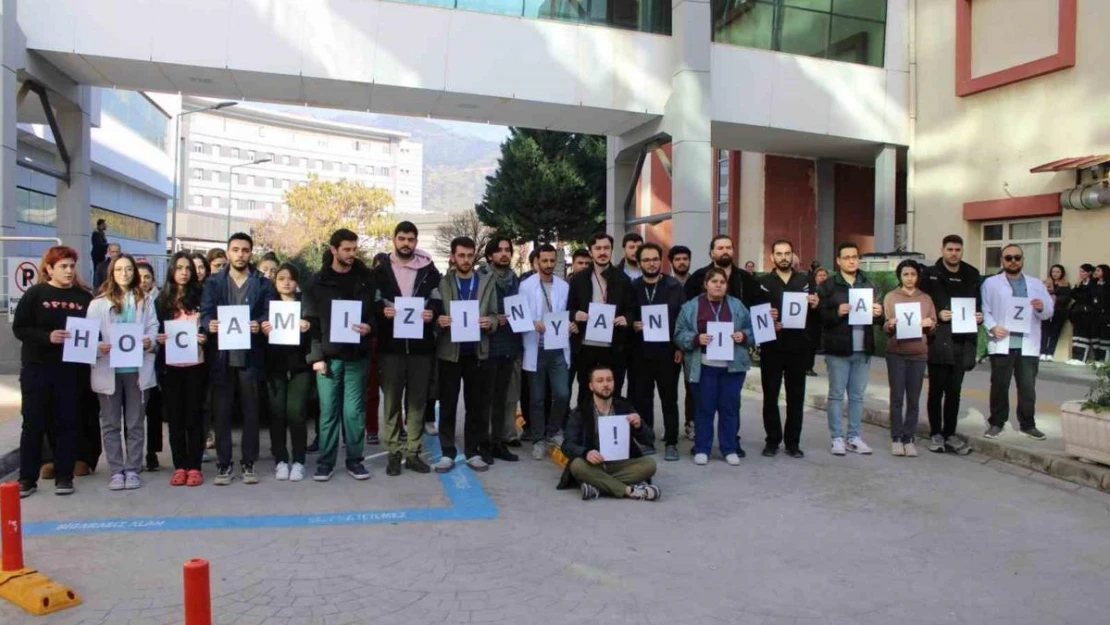 Saldırıya uğrayan doktora, sadece öğrencileri sahip çıktı