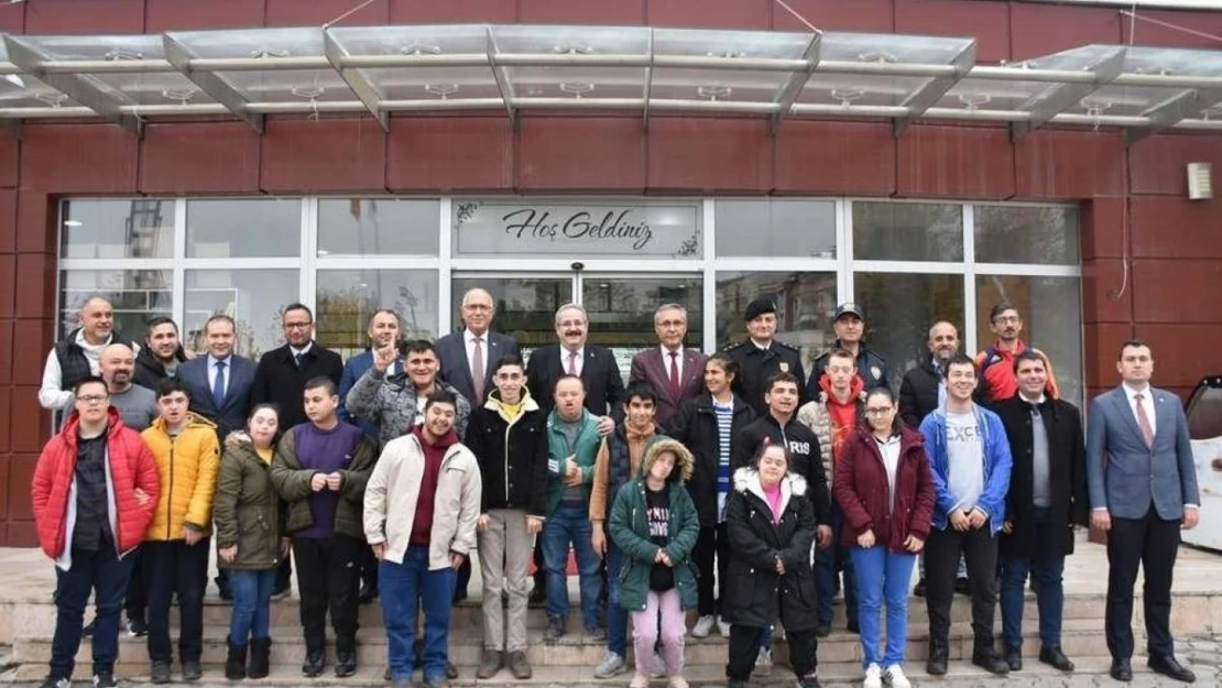 Salihli'de özel sporcular kahvaltıda ağırlandı