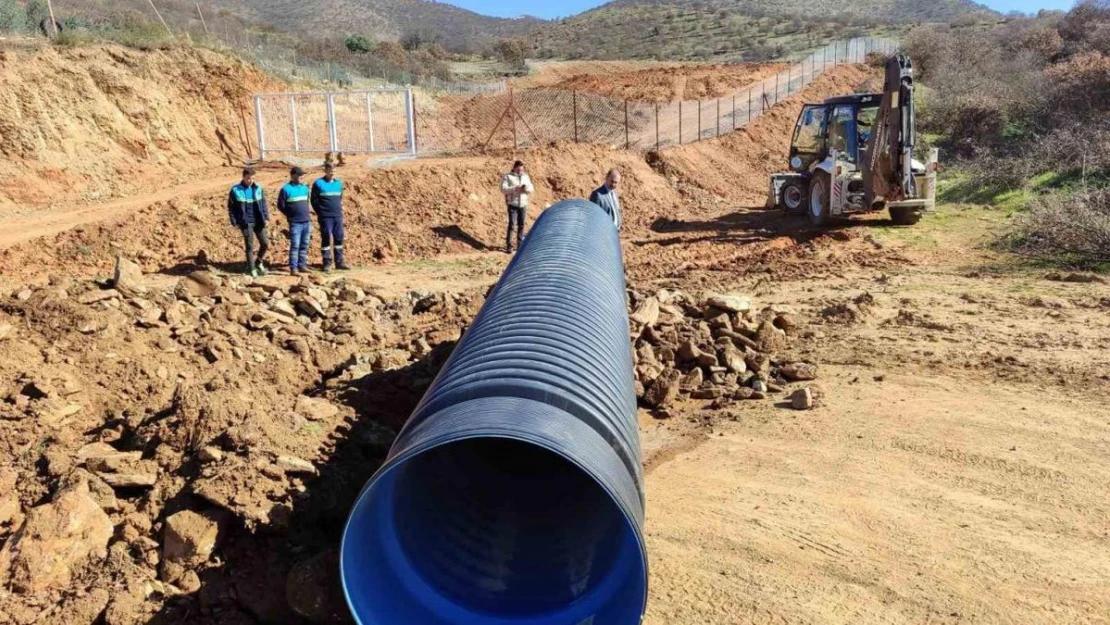 Salihli'de yağmur sularına koruge boru ile önlem