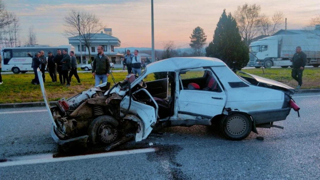 Samsun'da iki otomobil çarpıştı: 1 ölü, 5 yaralı