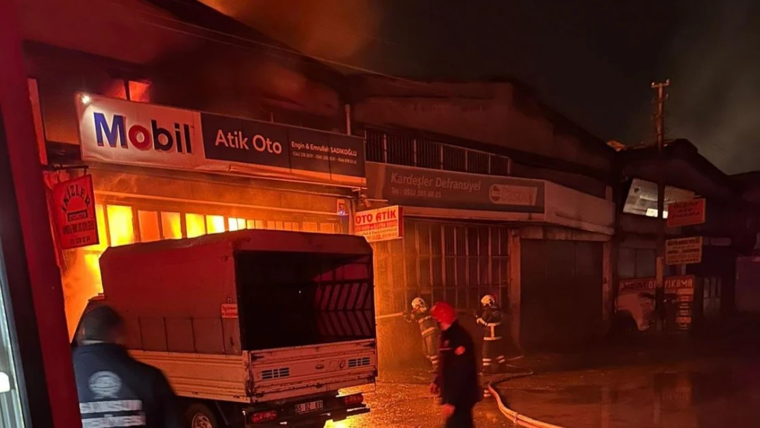 Samsun'da oto tamirci dükkanı alev alev yandı