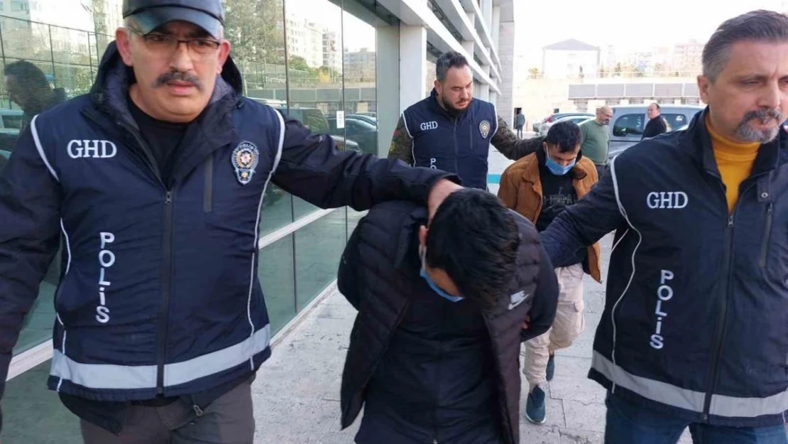 Samsun polisi, göçmen kaçakçısını Sakız Adası'na kaçarken yakaladı