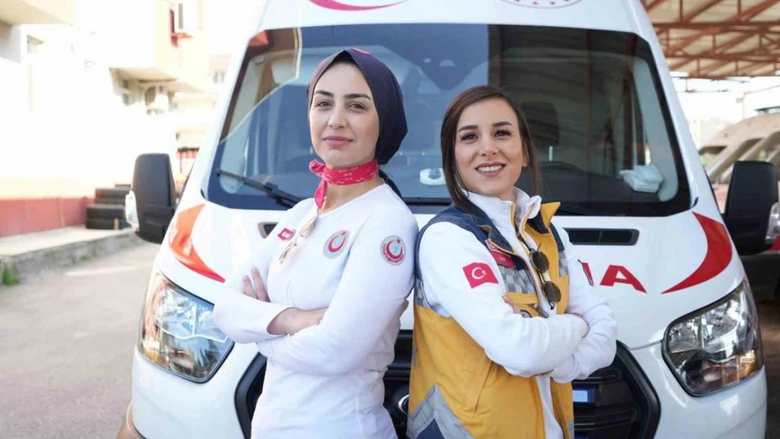 Samsun'un 2 kadın ambulans şoförü hayat kurtarmak için zamanla yarışıyor