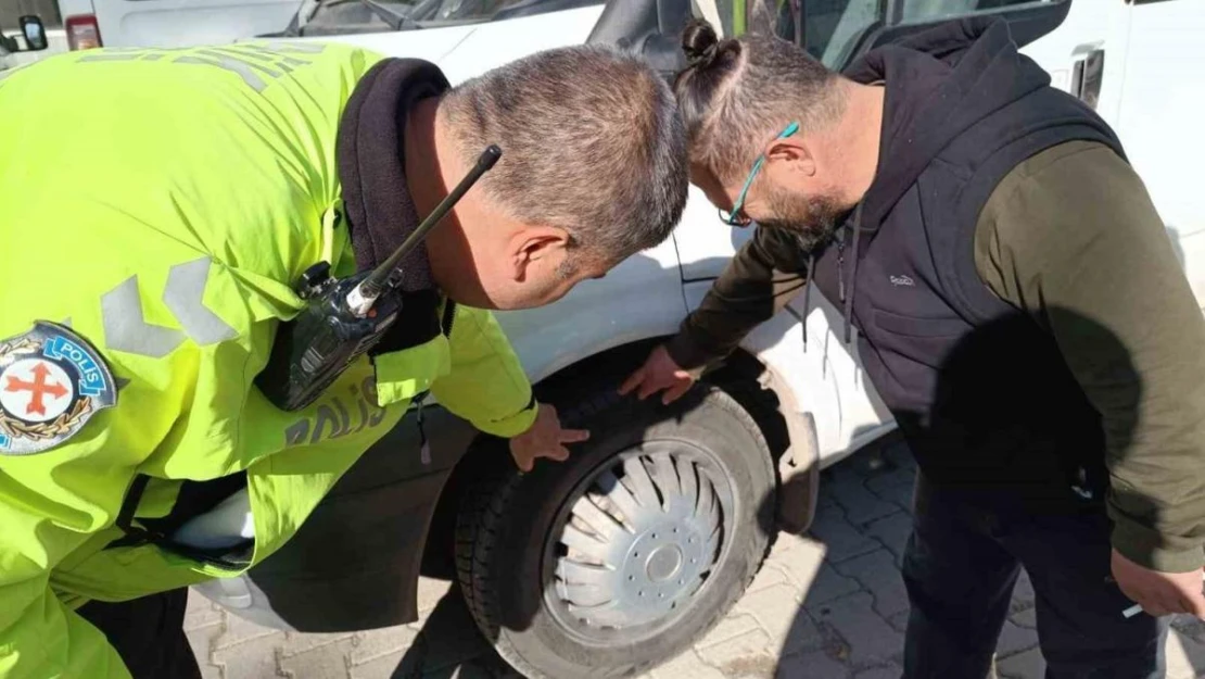 Sandıklı'da kış lastiği uygulaması