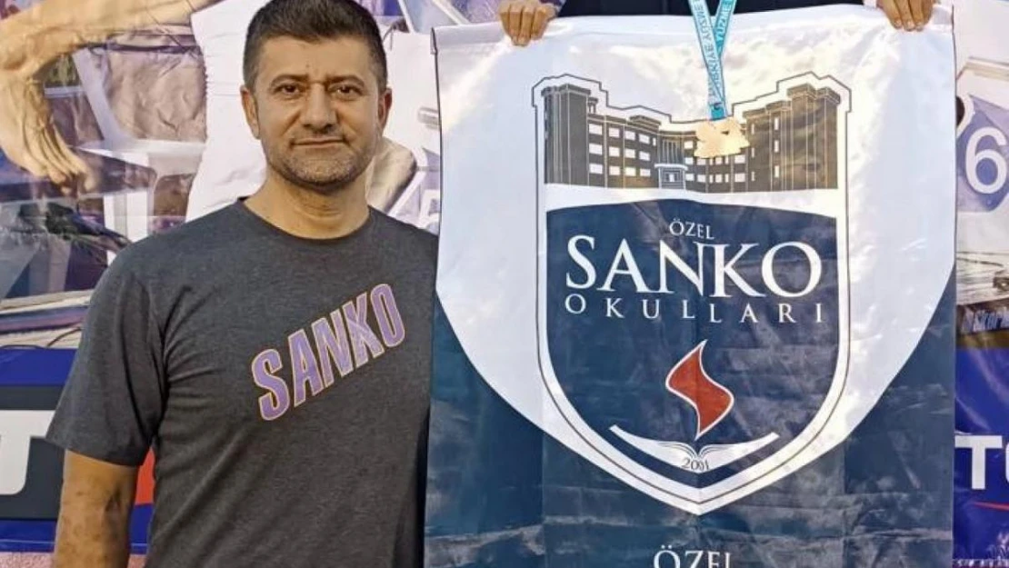 SANKO Okulları öğrencisi yüzmede Türkiye üçüncüsü oldu