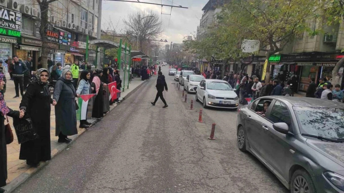 Şanlıurfa'da Gazze için insan zinciri oluşturuldu